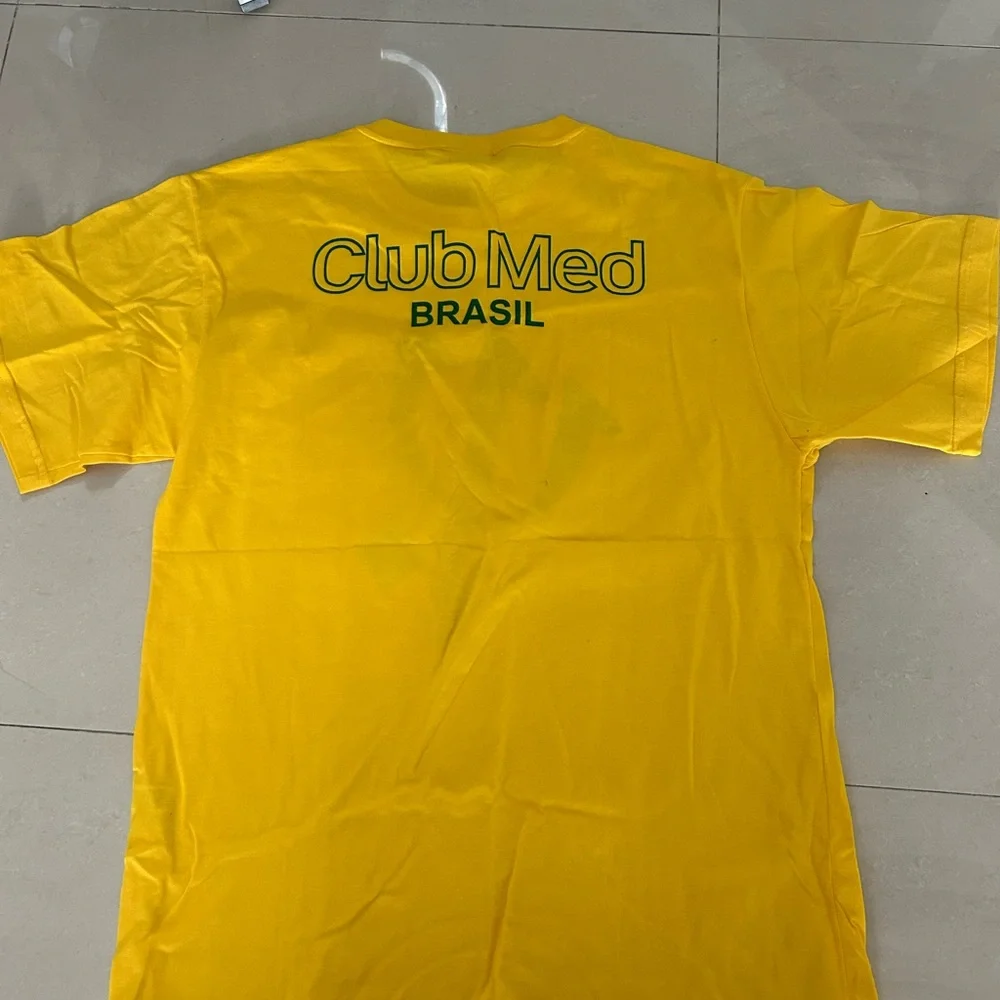 Club med Brazil NEW Yellow Graphic T-Shirt - Picture 2 of 7